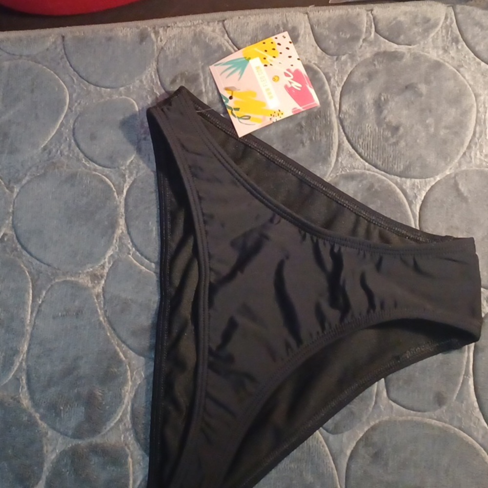 Fleo Black bikini bottoms Small  NWT